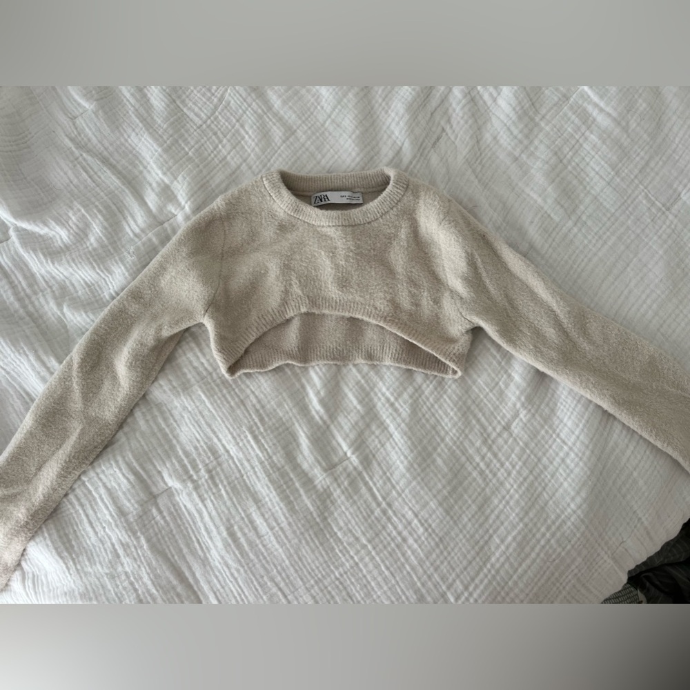 Zara cropped cream shrug/sweater